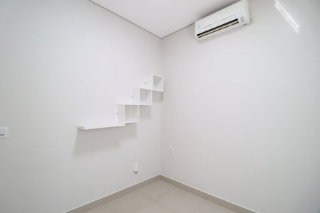 Casa de condomínio para alugar com 220m², 3 quartos e 3 vagasQuarto 2 - Suíte