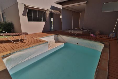 Casa de condomínio para alugar com 220m², 3 quartos e 3 vagasPiscina