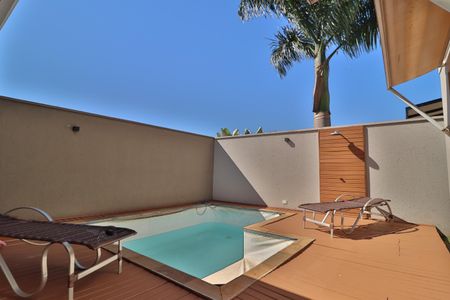 Casa de condomínio para alugar com 220m², 3 quartos e 3 vagasPiscina