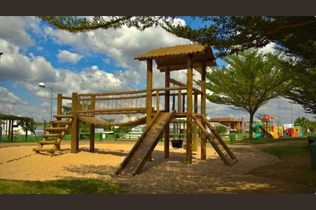 Casa de condomínio para alugar com 220m², 3 quartos e 3 vagasÁrea comum - Playground