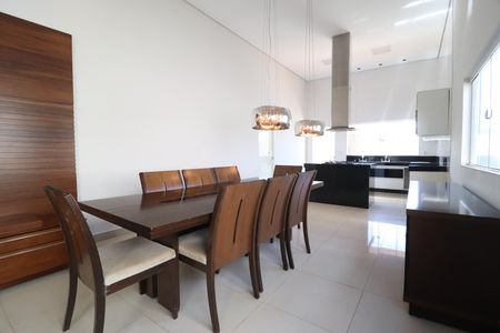 Casa de condomínio para alugar com 220m², 3 quartos e 3 vagasSala