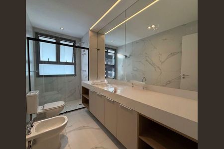 Apartamento à venda com 175m², 3 quartos e 3 vagasBanheiro 