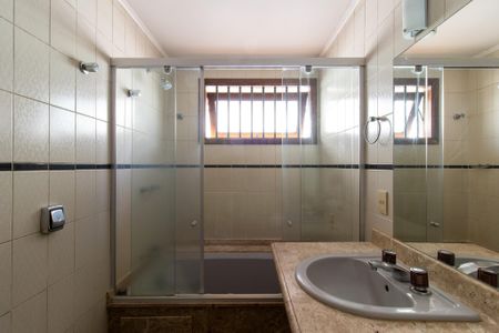 Casa à venda com 700m², 5 quartos e 5 vagas Casa à venda com 700m², 5 quartos e 5 vagasBanheiro Social 1