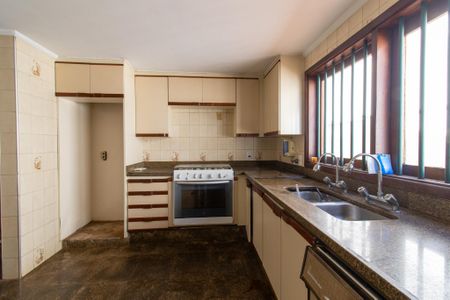 Casa à venda com 700m², 5 quartos e 5 vagas Casa à venda com 700m², 5 quartos e 5 vagasCozinha