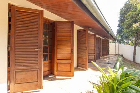 Casa à venda com 700m², 5 quartos e 5 vagas Casa à venda com 700m², 5 quartos e 5 vagasCorredor