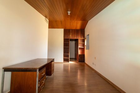 Casa à venda com 700m², 5 quartos e 5 vagas Casa à venda com 700m², 5 quartos e 5 vagasSuite 1