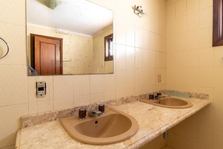 Casa à venda com 700m², 5 quartos e 5 vagas Casa à venda com 700m², 5 quartos e 5 vagasBanheiro da Suíte 1