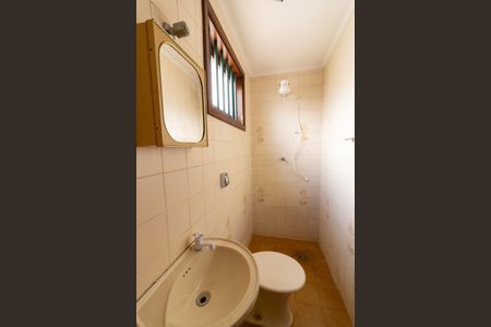 Casa à venda com 700m², 5 quartos e 5 vagas Casa à venda com 700m², 5 quartos e 5 vagasÁrea de Serviço