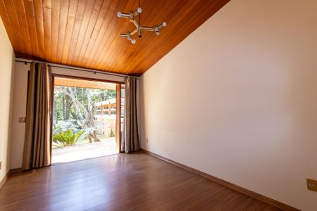 Casa à venda com 700m², 5 quartos e 5 vagas Casa à venda com 700m², 5 quartos e 5 vagasQuarto 3