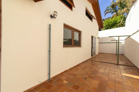 Casa à venda com 700m², 5 quartos e 5 vagas Casa à venda com 700m², 5 quartos e 5 vagasÁrea de Serviço
