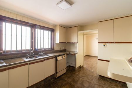 Casa à venda com 700m², 5 quartos e 5 vagas Casa à venda com 700m², 5 quartos e 5 vagasCozinha