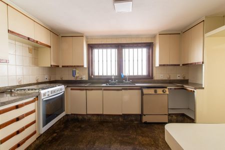 Casa à venda com 700m², 5 quartos e 5 vagas Casa à venda com 700m², 5 quartos e 5 vagasCozinha