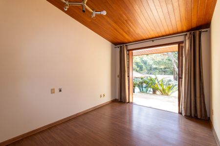 Casa à venda com 700m², 5 quartos e 5 vagas Casa à venda com 700m², 5 quartos e 5 vagasQuarto 3