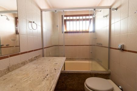 Casa à venda com 700m², 5 quartos e 5 vagas Casa à venda com 700m², 5 quartos e 5 vagasBanheiro Social 2