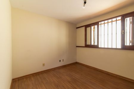 Casa à venda com 700m², 5 quartos e 5 vagas Casa à venda com 700m², 5 quartos e 5 vagasQuarto 4