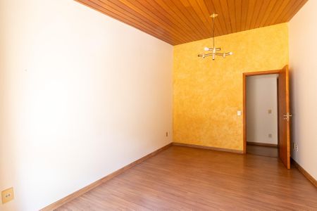 Casa à venda com 700m², 5 quartos e 5 vagas Casa à venda com 700m², 5 quartos e 5 vagasQuarto 3