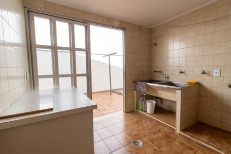Casa à venda com 700m², 5 quartos e 5 vagas Casa à venda com 700m², 5 quartos e 5 vagasÁrea de Serviço