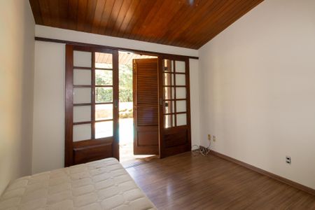Casa à venda com 700m², 5 quartos e 5 vagas Casa à venda com 700m², 5 quartos e 5 vagasQuarto 5