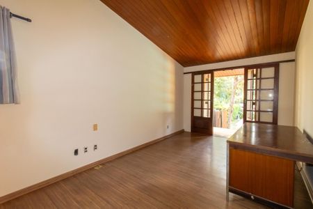 Casa à venda com 700m², 5 quartos e 5 vagas Casa à venda com 700m², 5 quartos e 5 vagasSuite 1