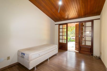 Casa à venda com 700m², 5 quartos e 5 vagas Casa à venda com 700m², 5 quartos e 5 vagasQuarto 5