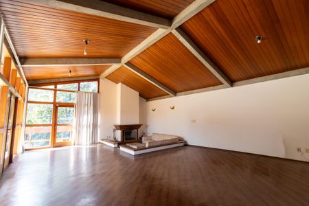 Casa à venda com 700m², 5 quartos e 5 vagas Casa à venda com 700m², 5 quartos e 5 vagasSala