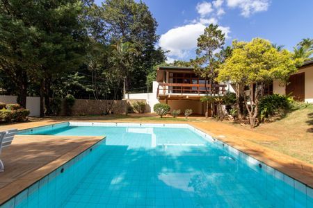 Casa à venda com 700m², 5 quartos e 5 vagas Casa à venda com 700m², 5 quartos e 5 vagasPiscina