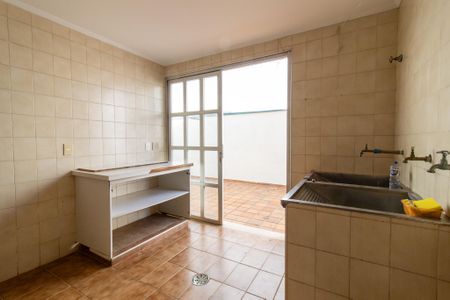 Casa à venda com 700m², 5 quartos e 5 vagas Casa à venda com 700m², 5 quartos e 5 vagasÁrea de Serviço