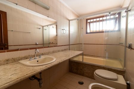 Casa à venda com 700m², 5 quartos e 5 vagas Casa à venda com 700m², 5 quartos e 5 vagasBanheiro Social 2