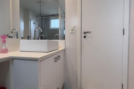 Apartamento à venda com 79m², 2 quartos e 1 vaga Apartamento à venda com 79m², 2 quartos e 1 vagaBanheiro