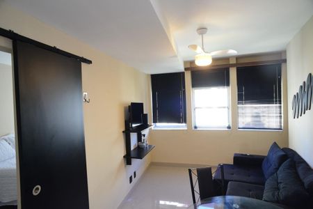 Sala de apartamento para alugar com 1 quarto, 36m² em Barra da Tijuca, Rio de Janeiro