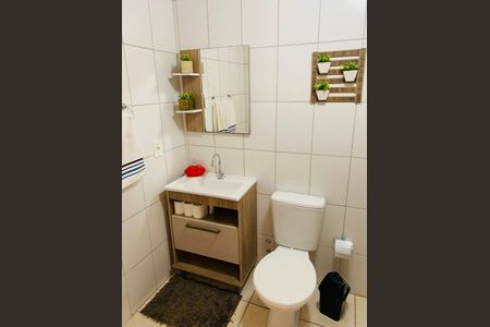 Banheiro de apartamento à venda com 1 quarto, 41m² em Jardim Ypu, Porto Alegre