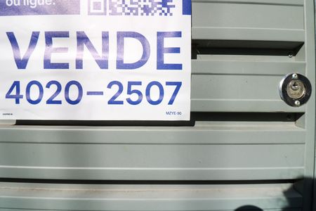 Casa à venda com 125m², 8 quartos e sem vaga