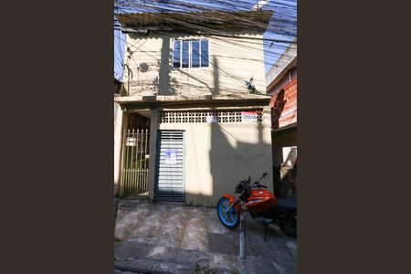Casa à venda com 125m², 8 quartos e sem vaga Casa à venda com 125m², 8 quartos e sem vagaFachada