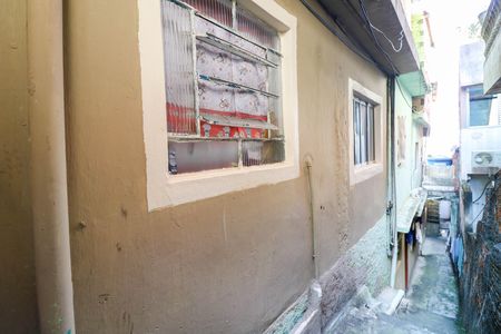 Casa à venda com 125m², 8 quartos e sem vaga Casa à venda com 125m², 8 quartos e sem vagaLateral das casas alugadas