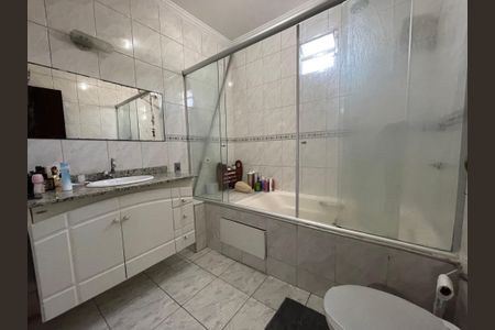 Casa de condomínio à venda com 150m², 4 quartos e 2 vagasBanheiro 1