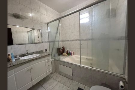 Casa de condomínio à venda com 150m², 4 quartos e 2 vagasBanheiro 1