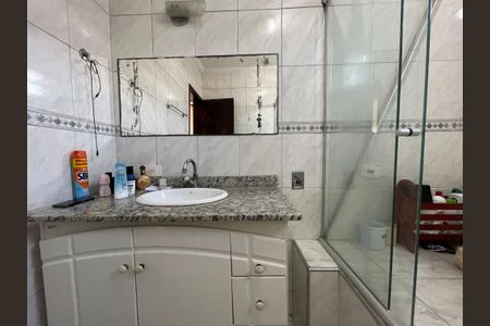 Casa de condomínio à venda com 150m², 4 quartos e 2 vagasBanheiro 1