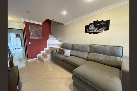 Casa de condomínio à venda com 150m², 4 quartos e 2 vagasSala