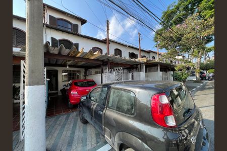 Casa de condomínio à venda com 150m², 4 quartos e 2 vagasFachada