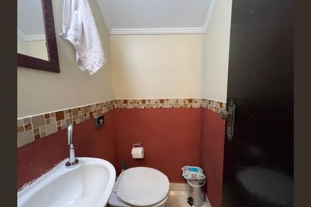 Casa de condomínio à venda com 150m², 4 quartos e 2 vagasBanheiro 3