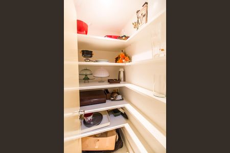 Casa de condomínio à venda com 232m², 3 quartos e 3 vagasDespensa