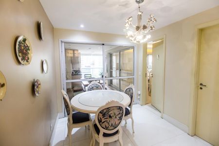 Casa de condomínio à venda com 232m², 3 quartos e 3 vagasCopa