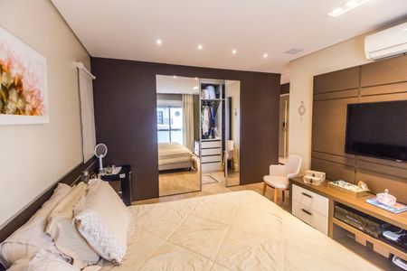 Casa de condomínio à venda com 232m², 3 quartos e 3 vagasSuíte master