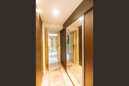 Casa de condomínio à venda com 232m², 3 quartos e 3 vagasCloset da suíte