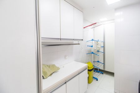 Casa de condomínio à venda com 232m², 3 quartos e 3 vagasÁrea de Serviço