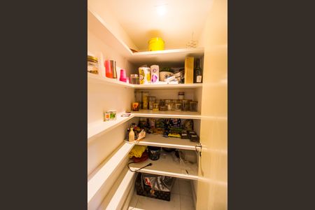 Casa de condomínio à venda com 232m², 3 quartos e 3 vagasDespensa