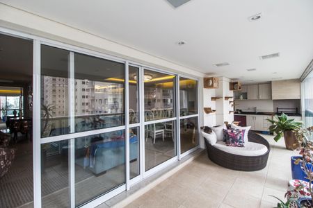 Casa de condomínio à venda com 232m², 3 quartos e 3 vagasVaranda gourmet