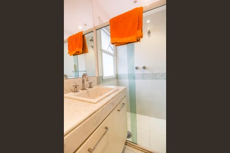 Casa de condomínio à venda com 232m², 3 quartos e 3 vagasBanheiro da Suíte