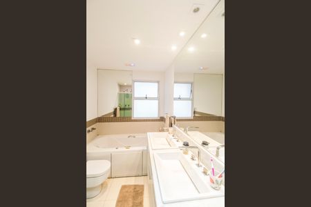 Casa de condomínio à venda com 232m², 3 quartos e 3 vagasBanheiro da Suíte