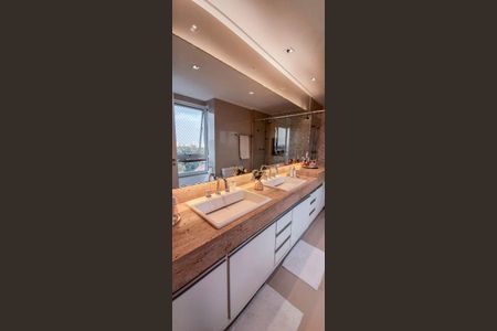 Apartamento à venda com 187m², 3 quartos e 3 vagasBanheiro da Suíte 1
